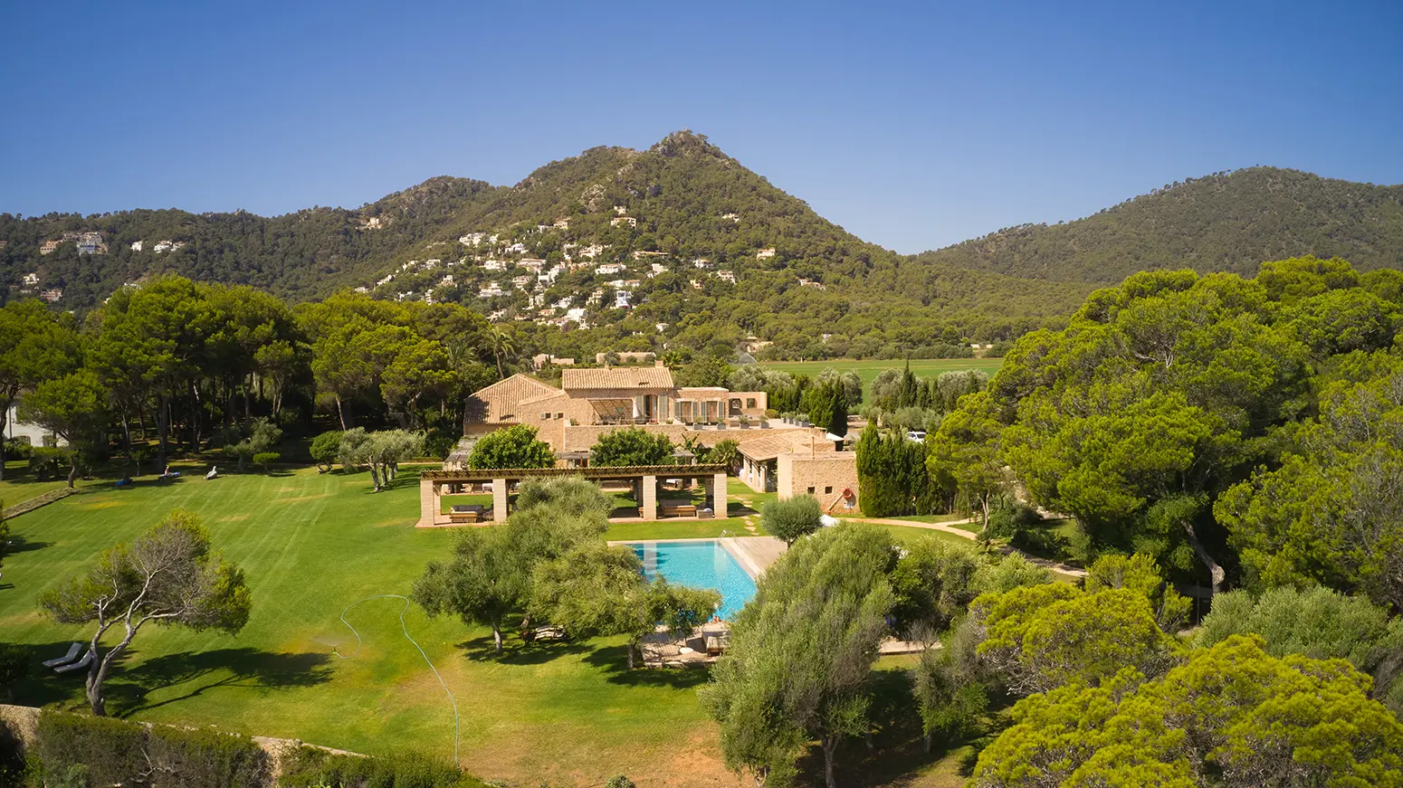 Can Simoneta hotel perched on the cliffs of Mallorca's east coast